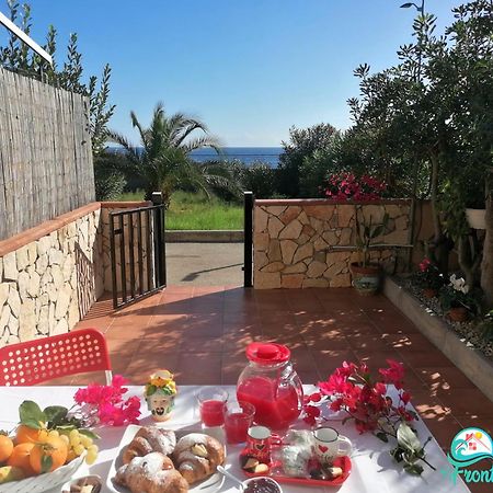 Casa Fronte Mare Villa Santa Teresa Di Riva Eksteriør billede