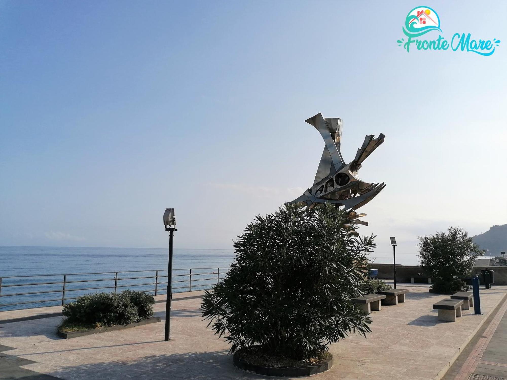 Casa Fronte Mare Villa Santa Teresa Di Riva Eksteriør billede
