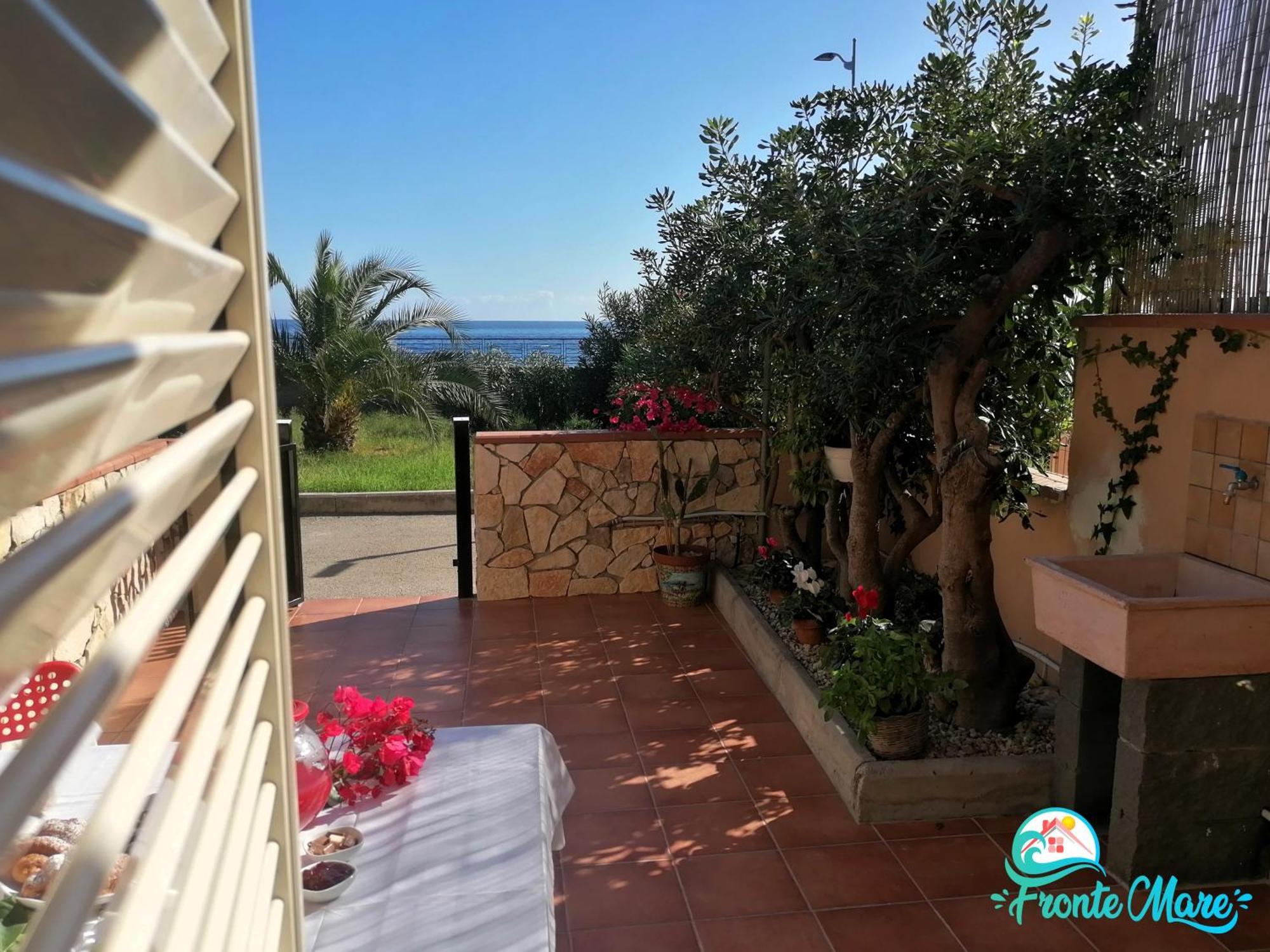 Casa Fronte Mare Villa Santa Teresa Di Riva Eksteriør billede